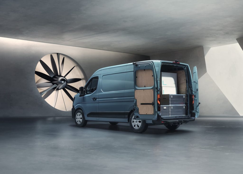 Renault Master E-Tech je 100 % elektrický s dojazdom až 460 km.