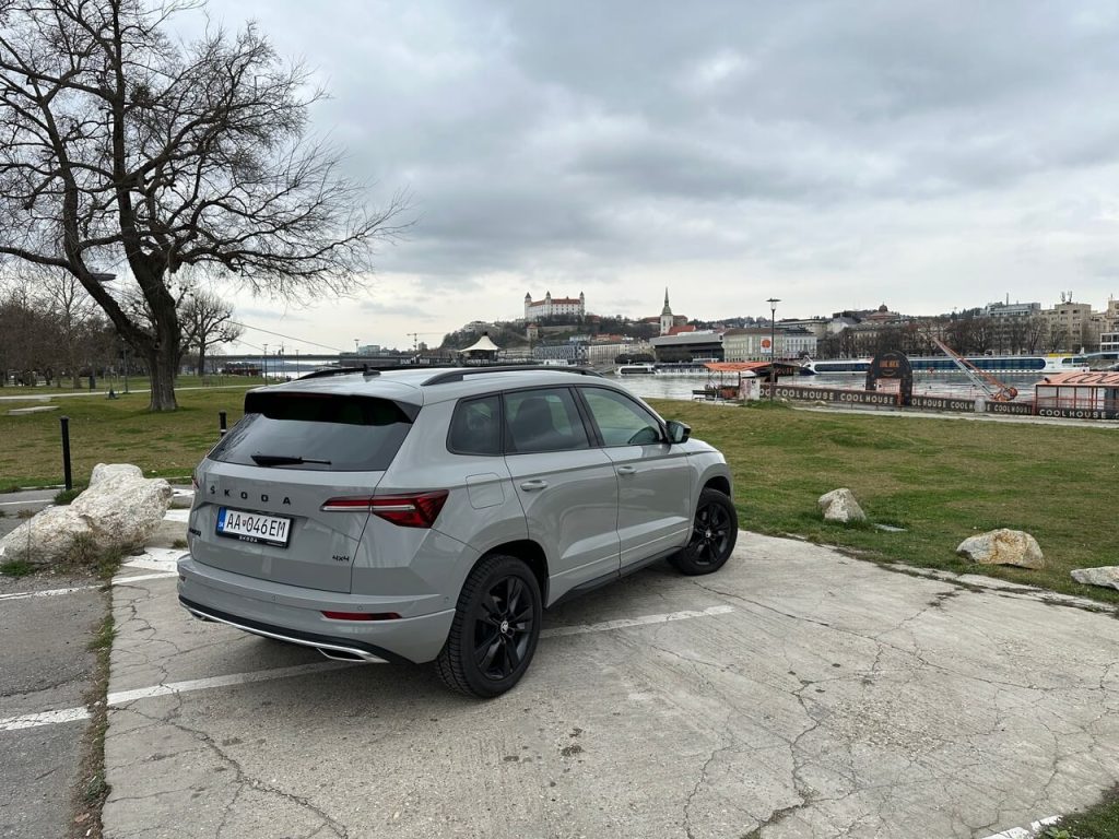Škoda Karoq Sportline - Elegantné SUV so športovým nádychom
