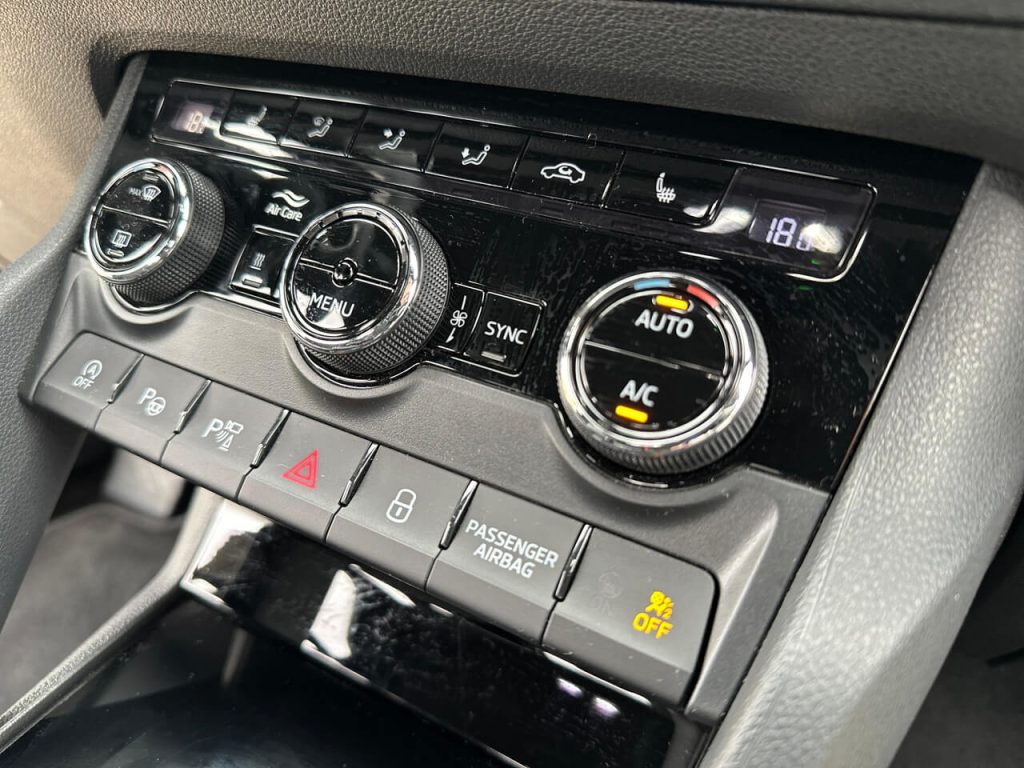Škoda Karoq Sportline - Elegantné SUV so športovým nádychom