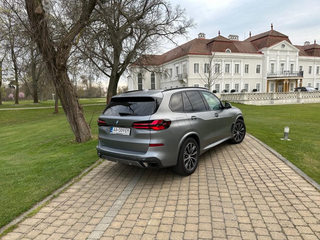 BMW X5 - neodolateľná elegancia pre náročných