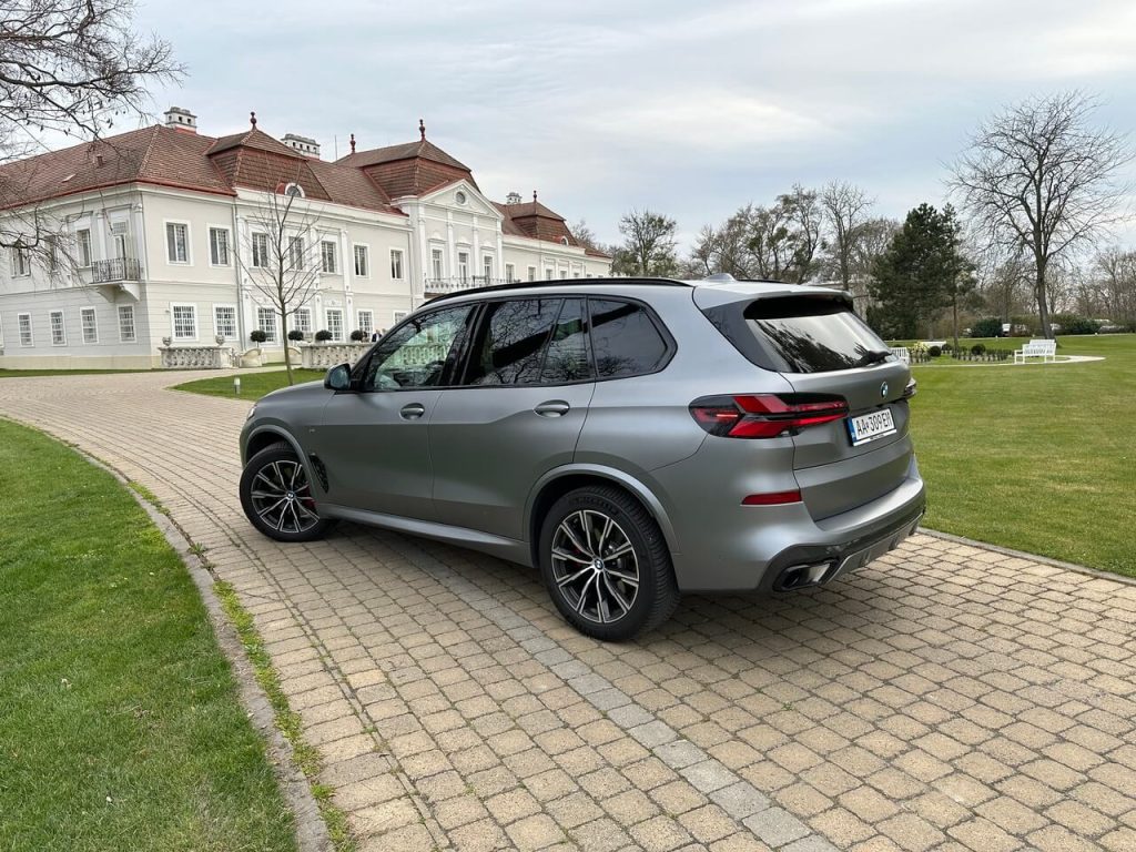 BMW X5 - neodolateľná elegancia pre náročných