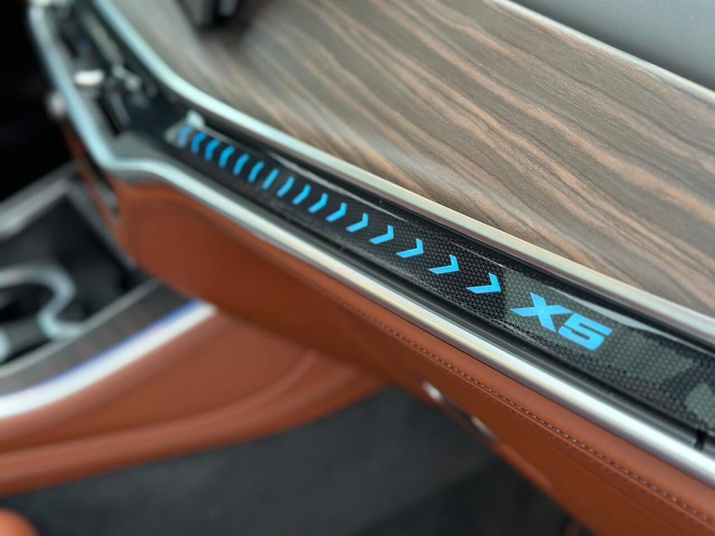 BMW X5 - neodolateľná elegancia pre náročných