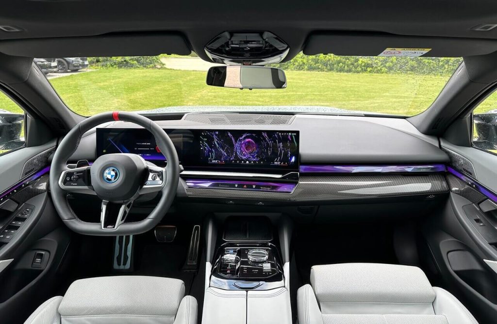 BMW i5 M60 xDrive – hipoterapia trochu inak