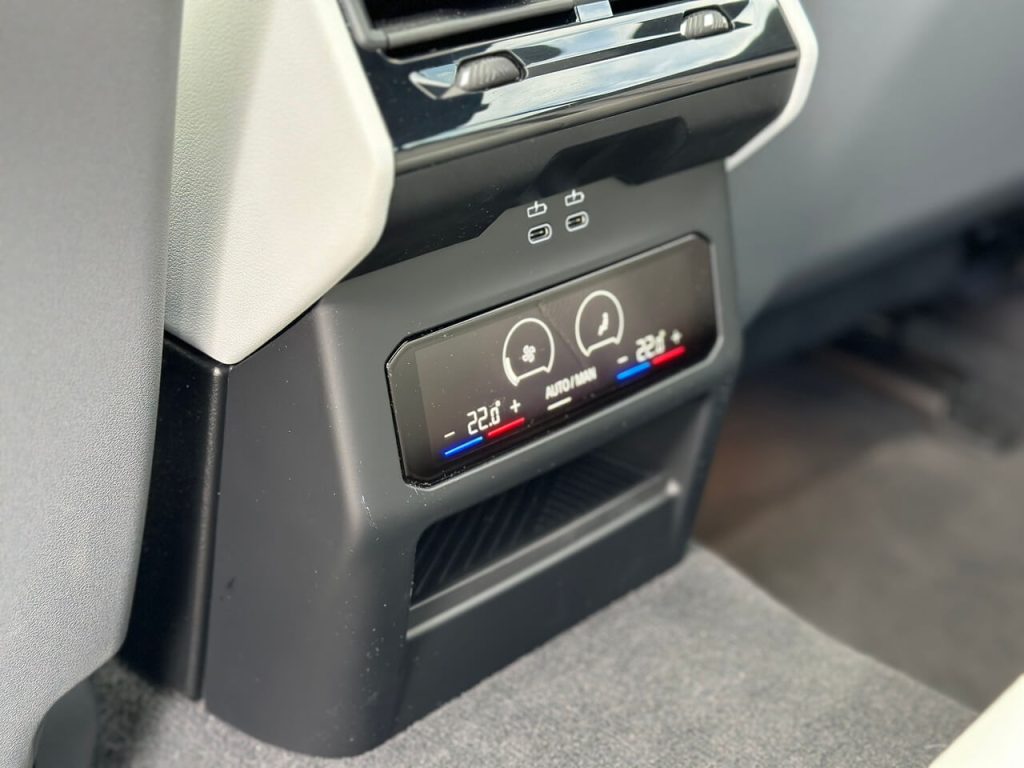 BMW i5 M60 xDrive – hipoterapia trochu inak