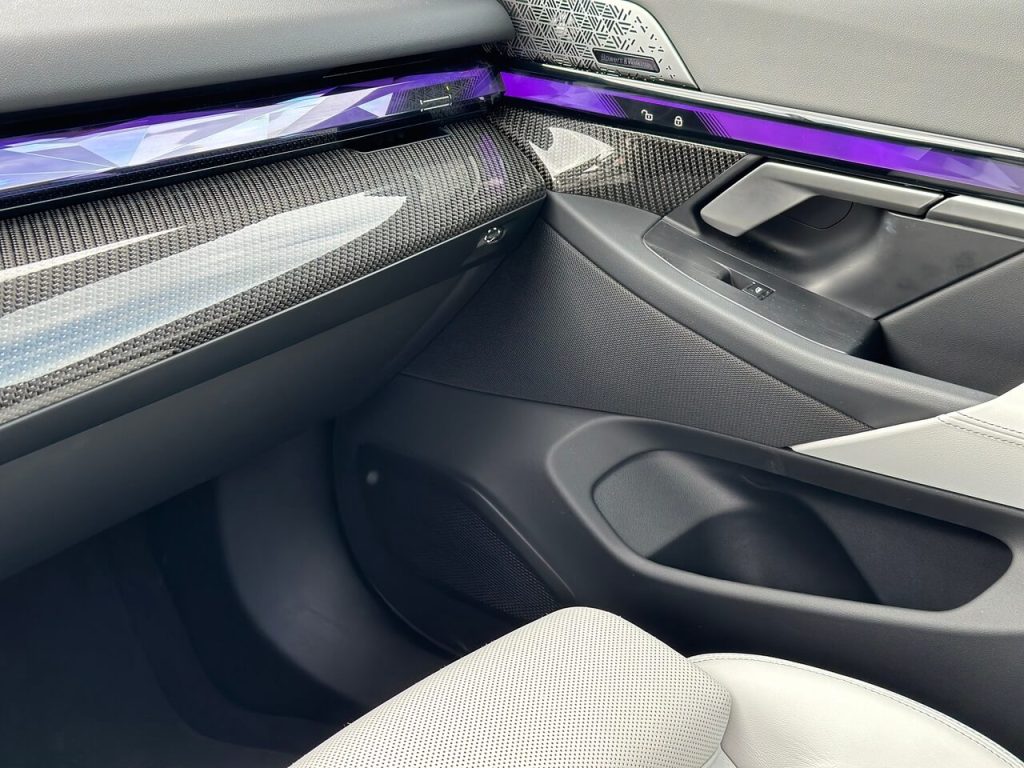 BMW i5 M60 xDrive – hipoterapia trochu inak