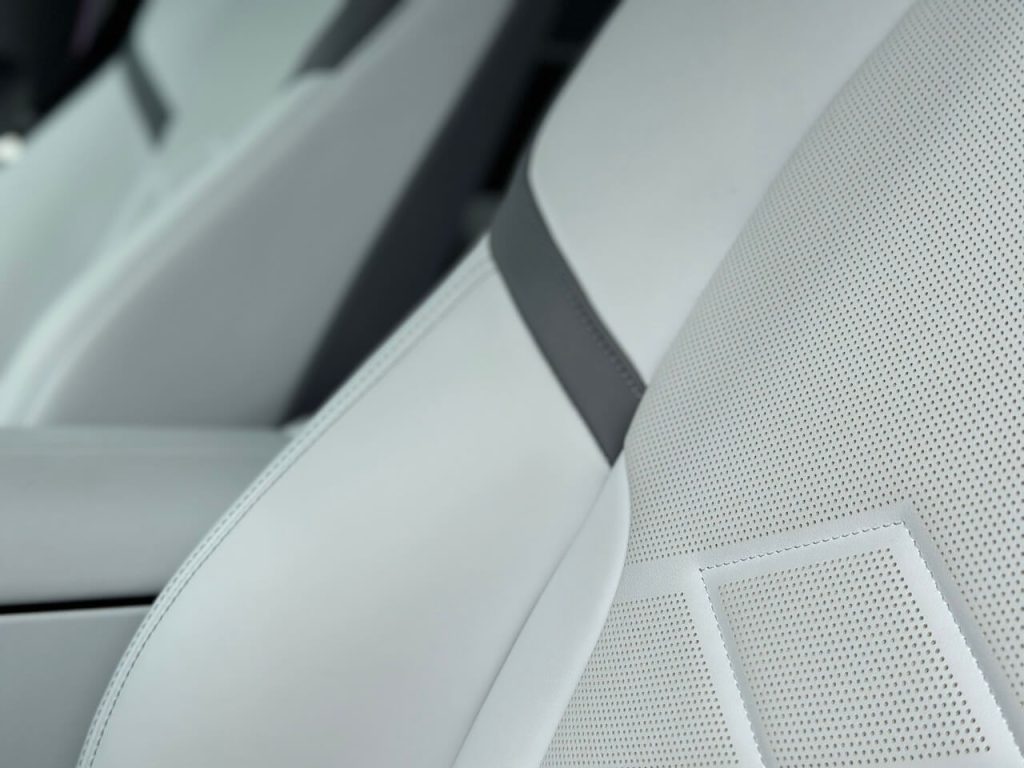 BMW i5 M60 xDrive – hipoterapia trochu inak