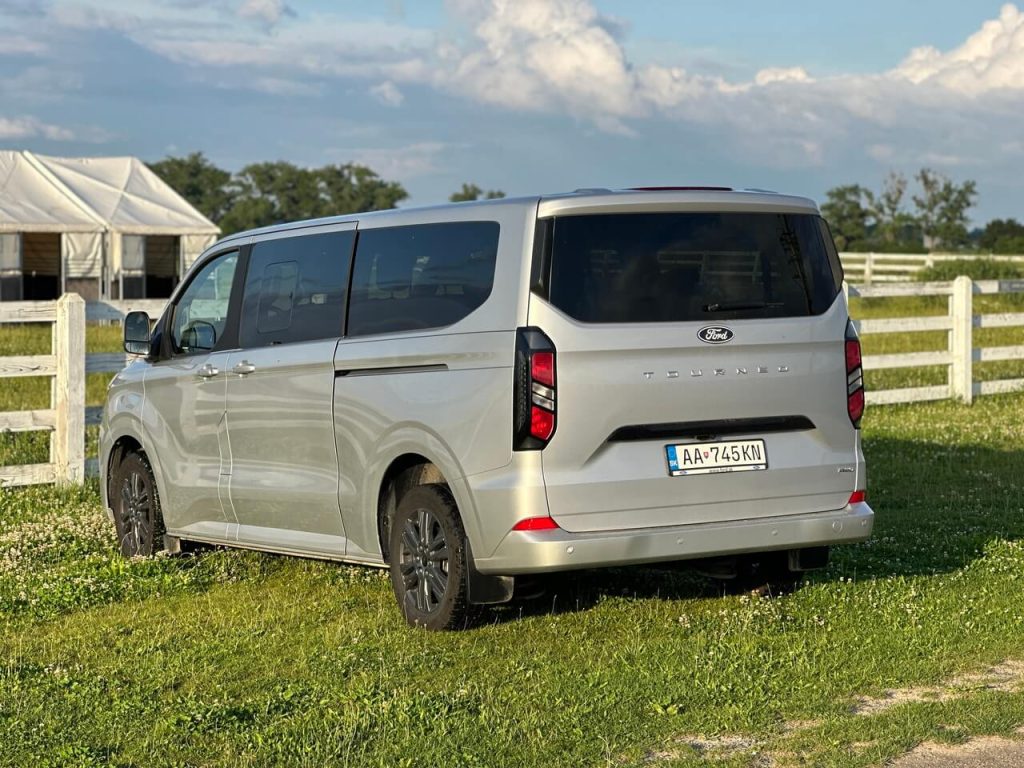 FORD Tourneo Custom - viac variability a komfortu