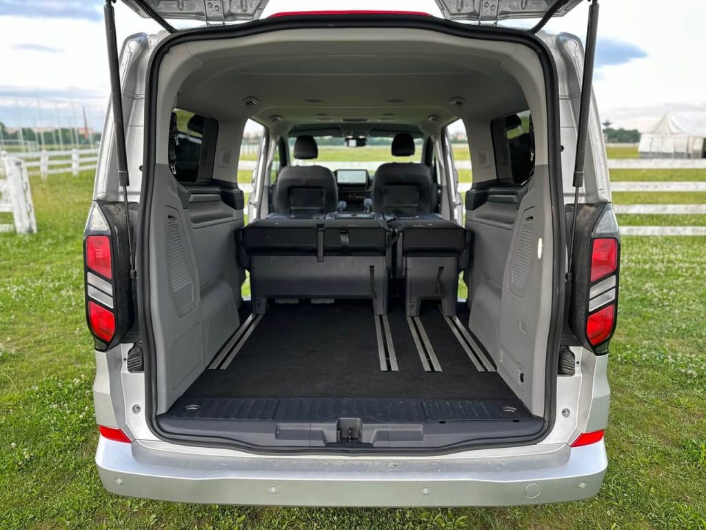 FORD Tourneo Custom - viac variability a komfortu
