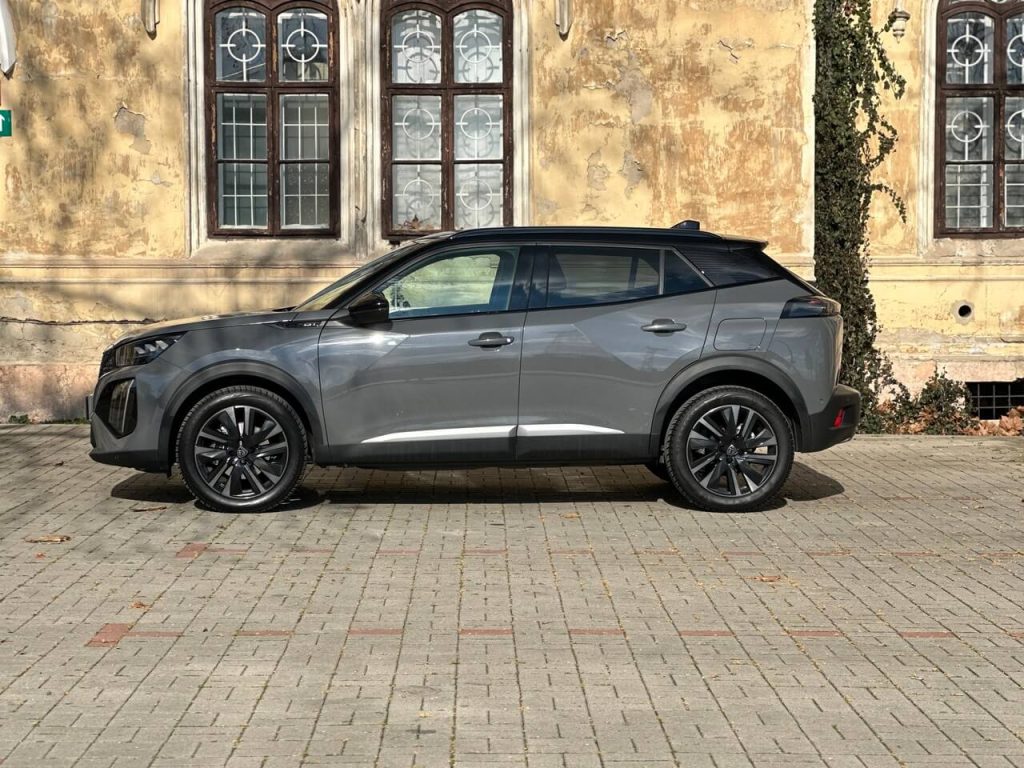 Peugeot 2008 GT Hybrid 136 e-DSC6