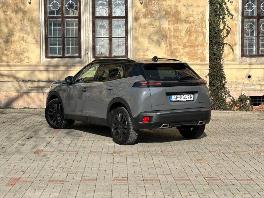 Peugeot 2008 GT Hybrid 136 e-DSC6