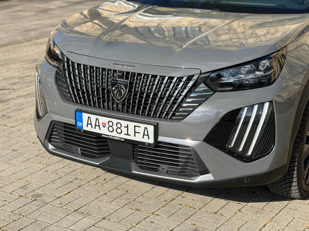 Peugeot 2008 GT Hybrid 136 e-DSC6