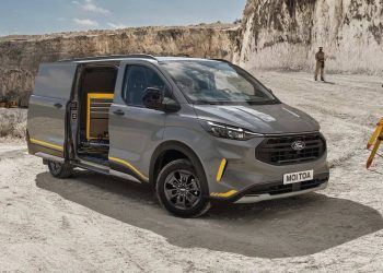 Ford E-Transit Custom mieri aj do terénu