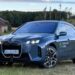 BMW iX xDrive45 – keď BMW postaví elektrickú loď