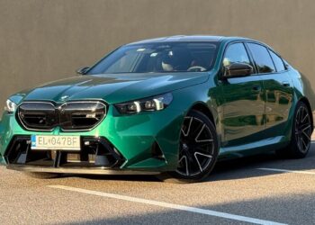 BMW M5 – superšport v tele limuzíny