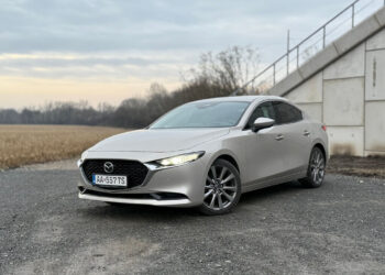 Mazda 3 Sedan – dokonalé splynutie vodiča s vozovkou