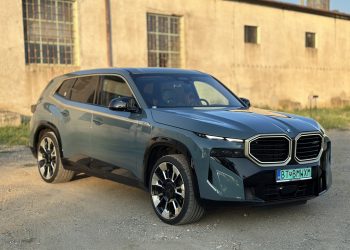 BMW XM – typické emko ukryté vo futuristickom SUV kupé