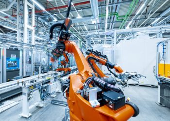 Mercedes-Benz spúšťa veľkosériovú výrobu elektromotora