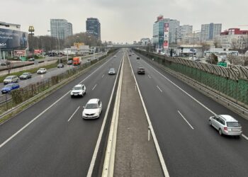 Slovák potrebuje na jazdené auto viac platov než Čech či Poliak