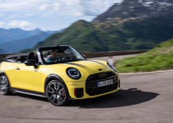 MINI JCW Cabrio spája výkon, otvorenú strechu a letnú atmosféru
