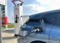 Rast elektromobilov a AI prináša sofistikovanejšie podvody s autami