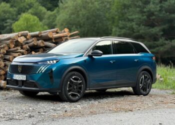 Peugeot 5008 PHEV stráca bez nabíjania zmysel