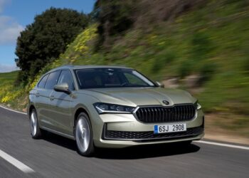 Škoda Superb oslavuje štvrťstoročie
